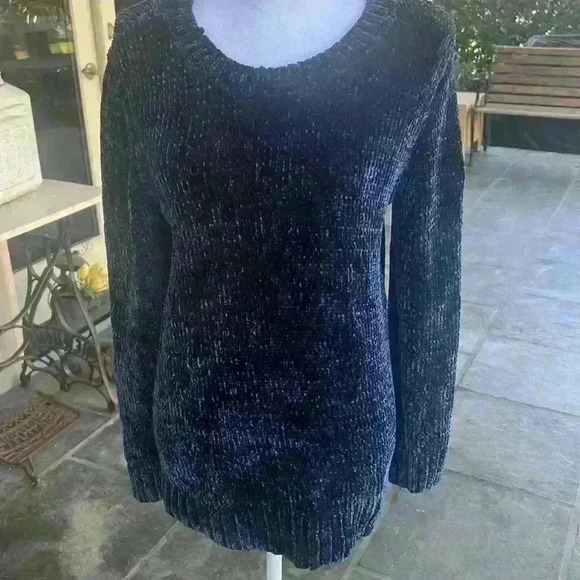 Orvis ladies crewneck long sleeve sweater medium. Excellent condition. Dark Navy - Picture 11 of 11